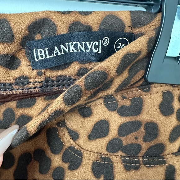 NWOT Blank NYC On The Prowl Leopard flare pants - Picture 8 of 8